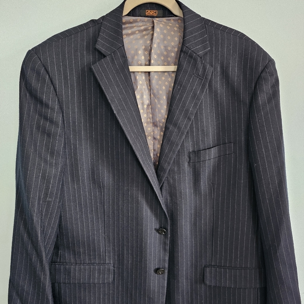 Apollo King Men's 150's Wool Navy Pinstripe Two Button Blazer 46R